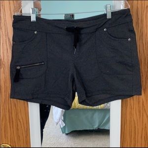 Athleta Shorts Size Large